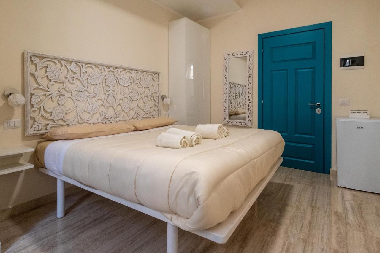 Room With Independent Entrance - Termini/Aquarium Rome Bagian luar foto