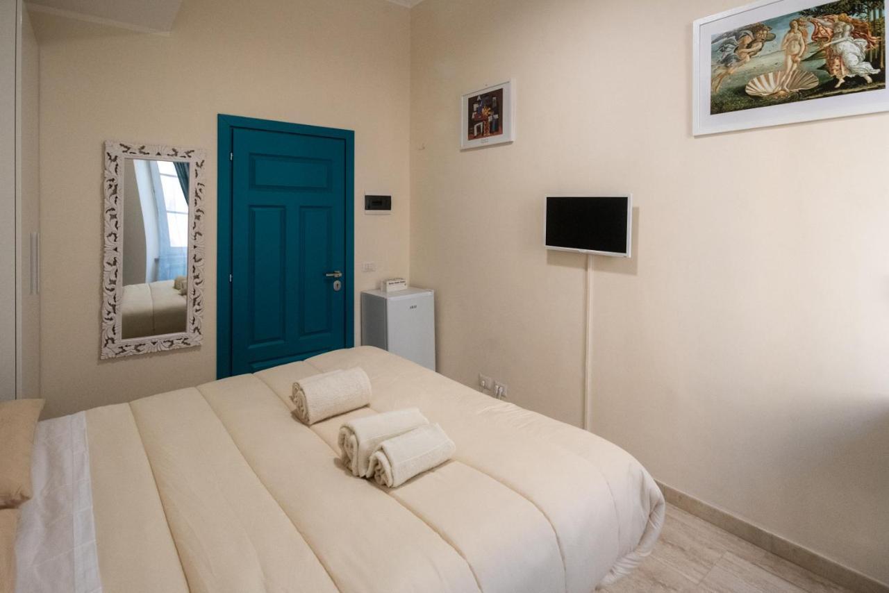 Room With Independent Entrance - Termini/Aquarium Rome Bagian luar foto