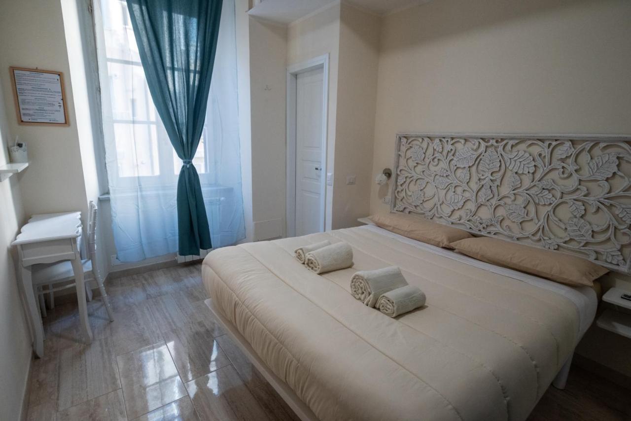 Room With Independent Entrance - Termini/Aquarium Rome Bagian luar foto