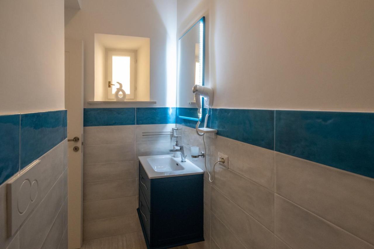 Room With Independent Entrance - Termini/Aquarium Rome Bagian luar foto